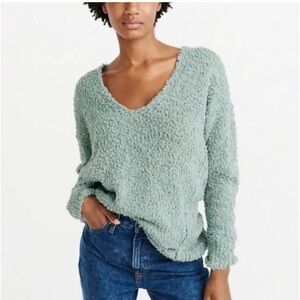 Abercrombie and Fitch green nubby V-neck sweater so cozy women’s size Medium
